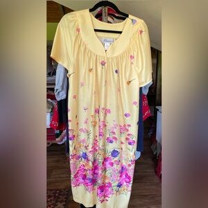 311 // Vintage Easy Essentials Housedress // 23” ptp